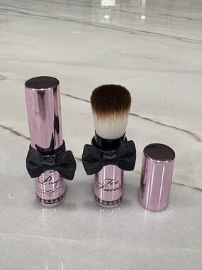 2 X Too Faced Petite Pouf Retractable Brush with Black Bow